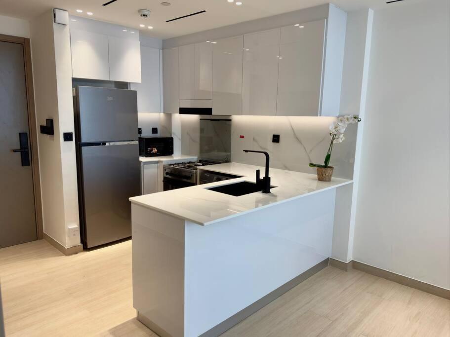 1 Bedroom In Jvc Apartment *