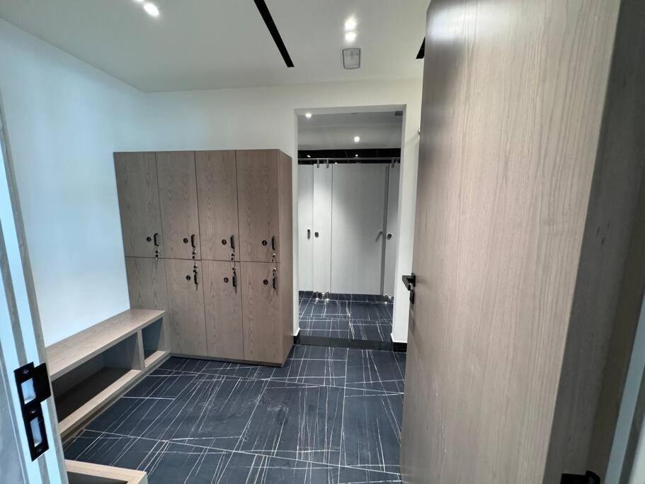 1 Bedroom In Jvc Apartment